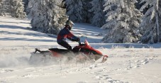 Avventura sulla Neve a Madesimo: Escursione in Motoslitta con Cena e Hotel 3/4 Stelle