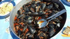 From the mussel farm to the table: a traditional food experience