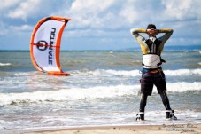 Battesimo del Mare – Lezione di Kitesurf tra Vento e Onde