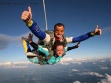 Skydiving in tandem a Neudorf