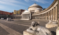 Tour guidato a Napoli a bordo di una Vespa d'epoca