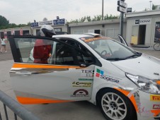 Giri in pista su auto da rally