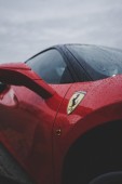 10 minuti alla guida di una Ferrari California