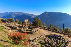Tour di un piccolo gruppo da Atene: Delphi, Arachova e Hosios Loukas Monastery