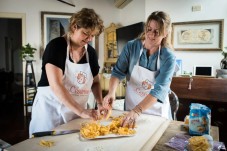 Corso di Cucina con una Cesarina per addio al nubilato o celibato