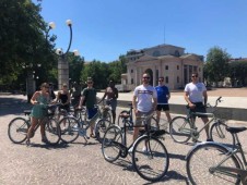 Tour in bici guidato dei tesori nascosti della città di Milano