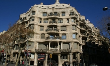 Sagrada Familia, Palau Güell and La Pedrera fast track tickets with lunch