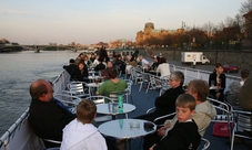 Prague river cruise in the evening with dinner and music