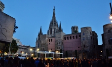 Christmas traditions walking tour