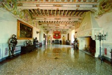 Soggiorno Esclusivo a Gazzola con Cena e Visita al Castello di Rivalta