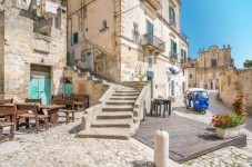 Soggiorno a Matera: 1 Notte con Tour Panoramico della Città in Ape Calessino					