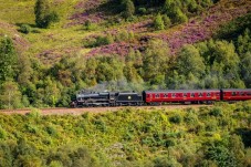 Sali sul treno a vapore giacobita, come visto in Harry Potter!