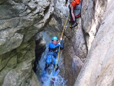 Lezione e discesa di canyoning & soggiorno 1 notte