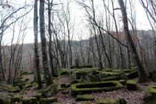 La Piramide Etrusca di Bomarzo, le Cascate di Chia e Santa Cecilia