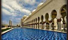 Abu Dhabi city tour with shopping and lunch from Dubai