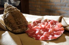 La pianura di Parma: Parmigiano Reggiano, Culatello di Zibello e degustazione di vini