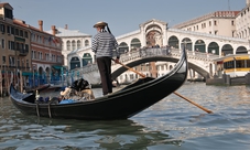 Serenata in gondola con musicista a bordo