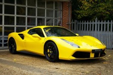 Due giri in pista con Ferrari F8 Tributo