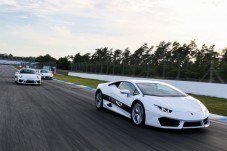 Giro in pista su una Lamborghini Hurácan Avio