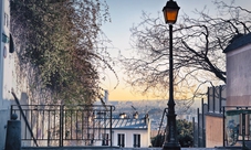 Tour guidato a piedi di Montmartre e visita guidata a Louvre
