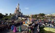 Disneyland® Paris Express: biglietti per il parco e shuttle da Parigi