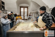 Scopri il Segreto del Formaggio: Esperienza Familiare in un’antica Latteria Piemontese