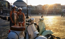 Tour guidato a Napoli a bordo di una Vespa d'epoca