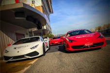 1 Giro in Pista Ferrari (Circuito Il Sagittario) per lui + Cinema a Roma per 2 persone