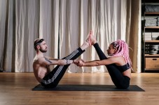 Lezione privata di coppia Bikram Yoga livello intermedio 75 min - Roma