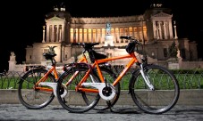 Tour in bici di Roma di notte con sosta per pizza