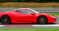 Guida da passeggero in Ferrari F458 Italia su un circuito a scelta