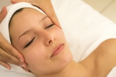 Massaggio viso rilassante o idromassaggio & soggiorno 1 notte