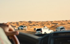 Safari nel deserto con cena nelle dune dorate del deserto