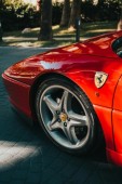 Weekend di Lusso nella Motor Valley: Guida Ferrari, Hotel 4/5 Stelle e Cena Stellata
