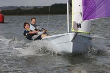 Corso introduttivo di windsurf a Tarquinia Lido (VT).