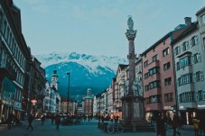 Fuga Romantica a Innsbruck con Volo, Soggiorno e Serata Tirolese
