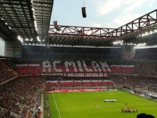 Soggiorno 2 Notti, Cena e Tour Stadio San Siro per 4 Persone