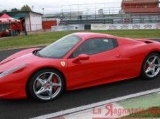 Giro da copilota su una Ferrari 458