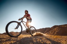 Novizio tour in bici nel deserto