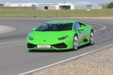 Un Giro in pista su una Splendida Auto Sportiva