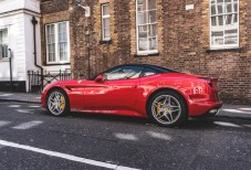 Guida una Ferrari California Turbo 10 minuti