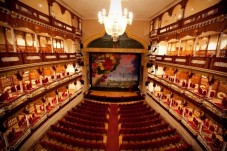 Aperitivo e Teatro per 2 Persone