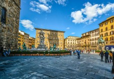 Tour a piedi di Firenze in spagnolo con biglietti salta fila per gli Uffizi e la Galleria dell'Accademia