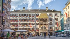 Volo, Soggiorno di 2 Notti e Spettacolo Tirolese a Innsbruck per Tutta la Famiglia