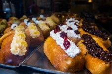 Tour guidato del cibo di strada a Napoli con visita a San Domenico Maggiore