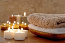 Candle Massage – Un Abbraccio di Calore e Benessere