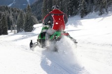 Escursione in Motoslitta Madre e Figlia con Pranzo in Rifugio | Esperienza Invernale