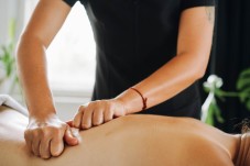 Candle Massage – Un Abbraccio di Calore e Benessere
