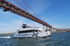 Tour de Catamaran no Rio Tejo de 3 horas p/até 50 pessoas