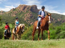 Passeggiata a cavallo durante un favoloso weekend nella natura!